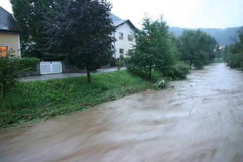 050821_Hochwasser-Pitten_20_fuer_Peter_Luef.jpg